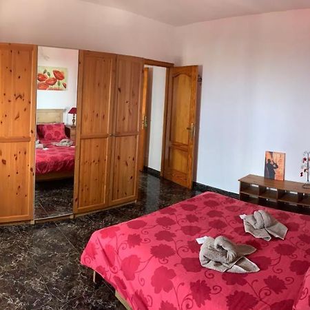 Гостевой дом Naomi'S House Фасния Экстерьер фото
